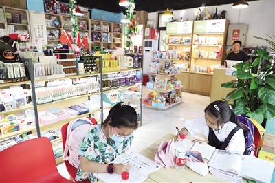 官妖丁公子最新章節(jié)暢閱，高科技產(chǎn)品的革新之旅全揭秘