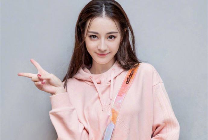 迪麗熱巴戀情最新動態(tài)，變化、學習與自信的力量閃耀愛情之路
