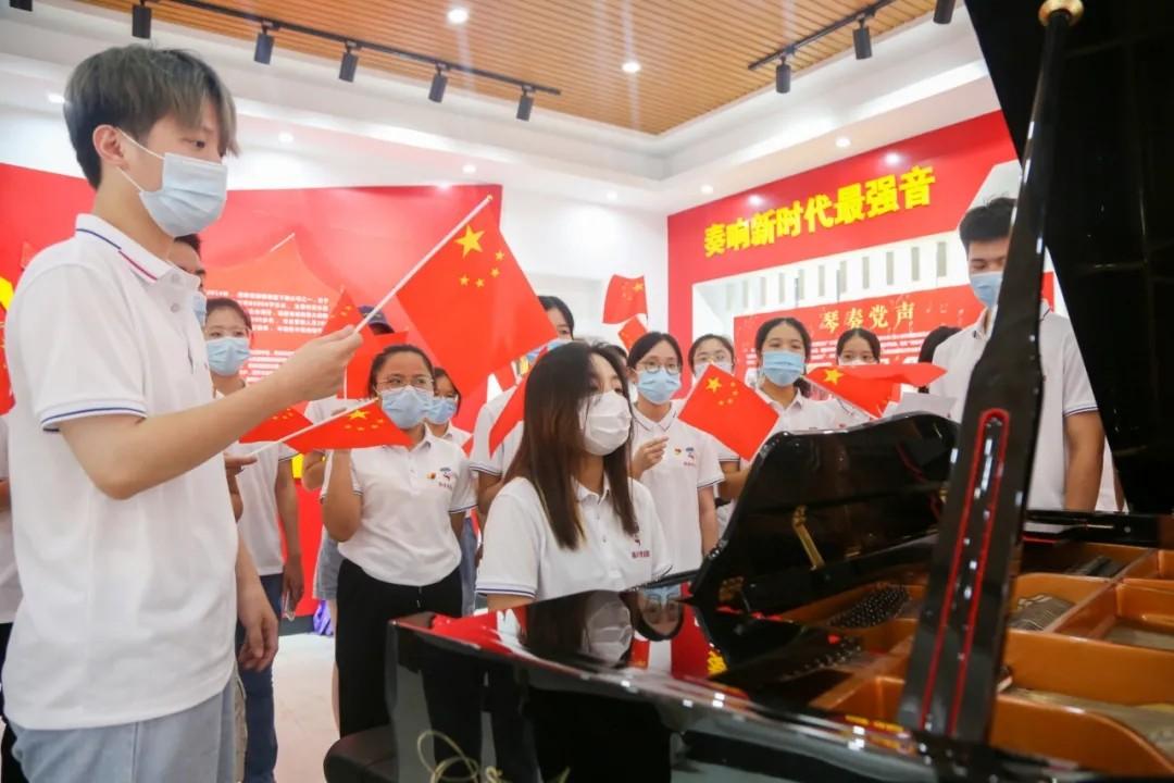 2025最新網(wǎng)絡(luò)紅歌，學(xué)習(xí)變化，自信成就未來，唱響勵志之歌的時代旋律